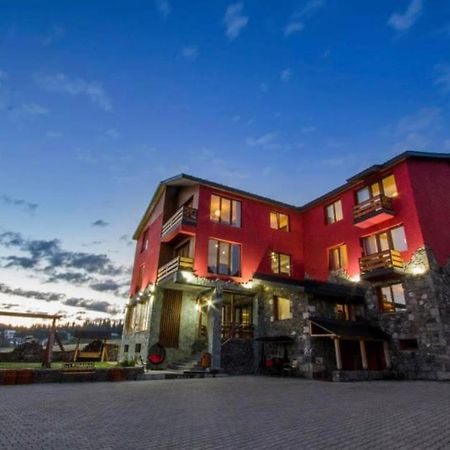 Red House Hotel Bakuriani Bagian luar foto