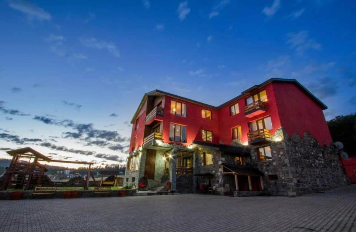 Red House Hotel Bakuriani Bagian luar foto
