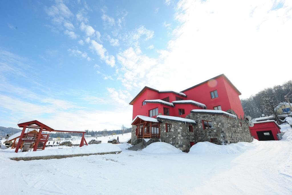 Red House Hotel Bakuriani Bagian luar foto