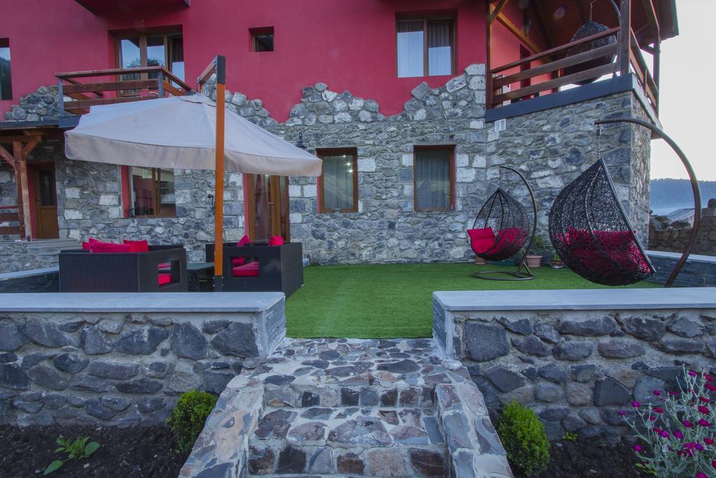 Red House Hotel Bakuriani Bagian luar foto